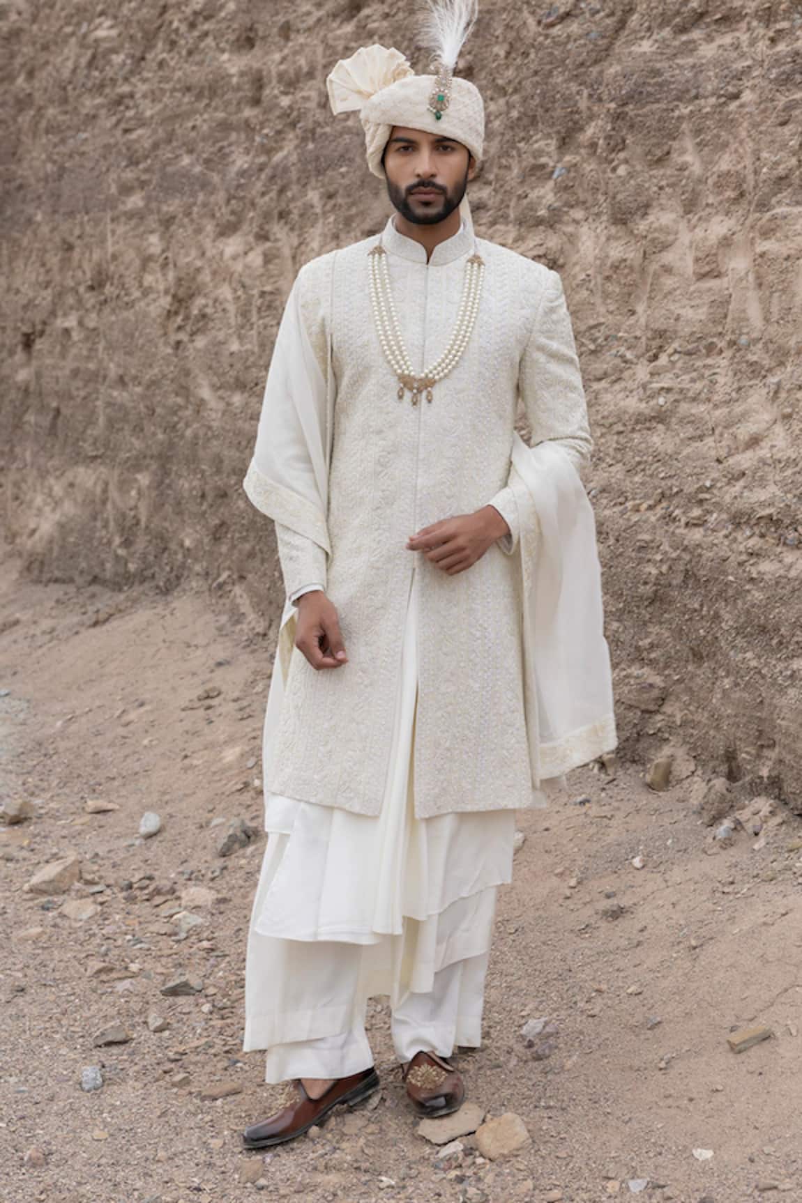 Amit Arora Textured Sherwani Set With Stole 