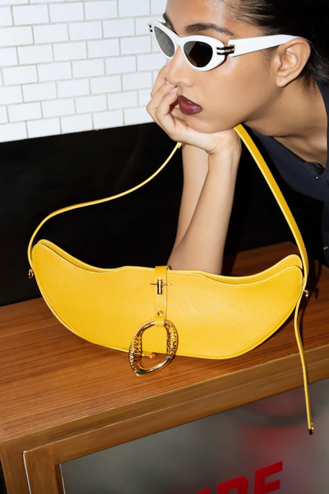 Outhouse The Boss Swing Leather Bag 