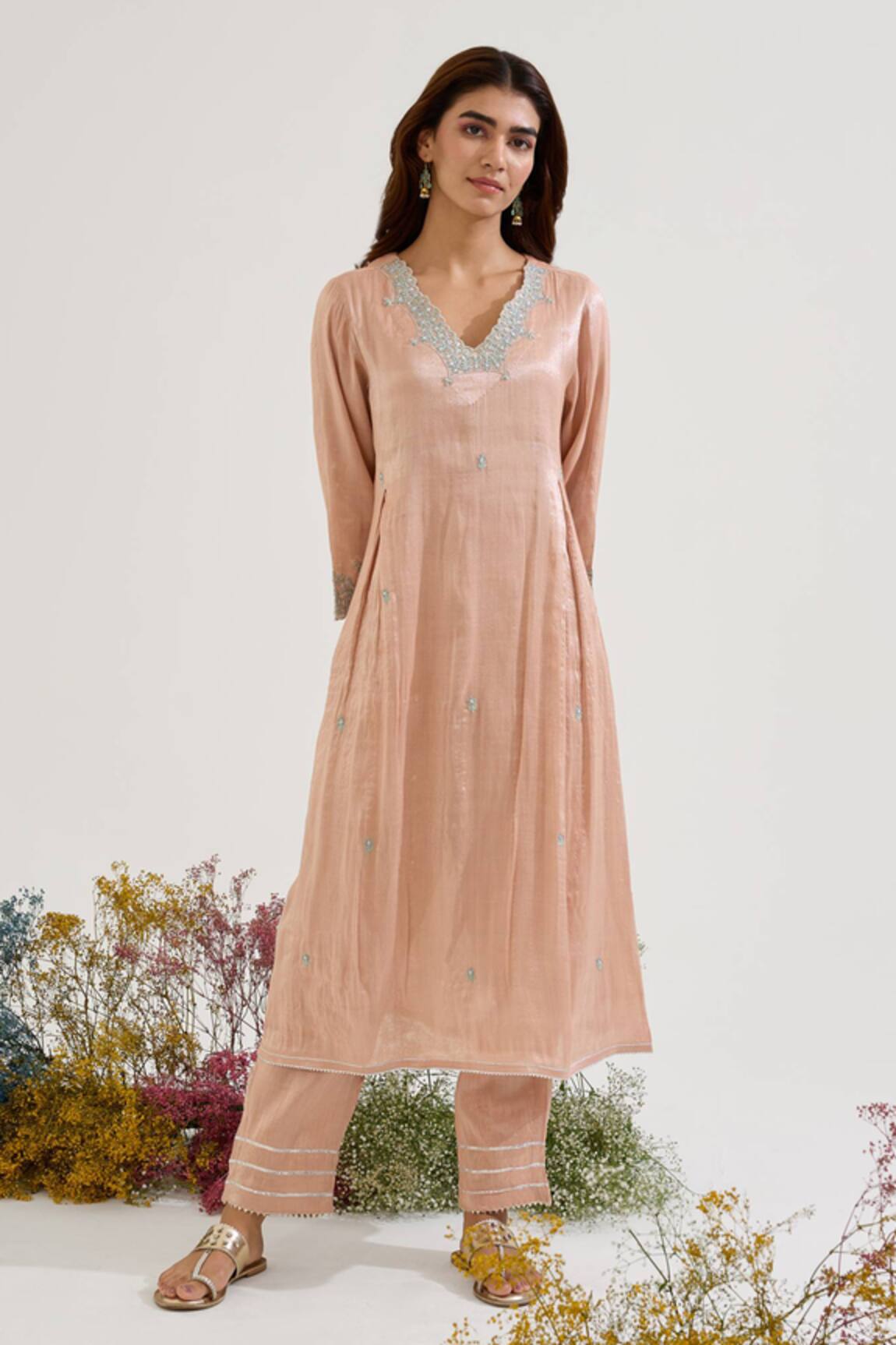 Nero India Embroidered Straight Kurta With Pant