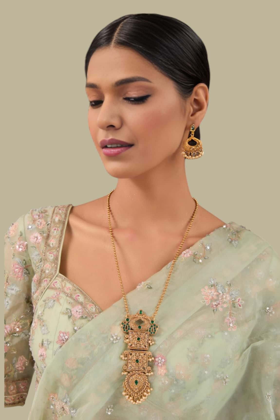 Auraa Trends Temple Embellished Necklace Set