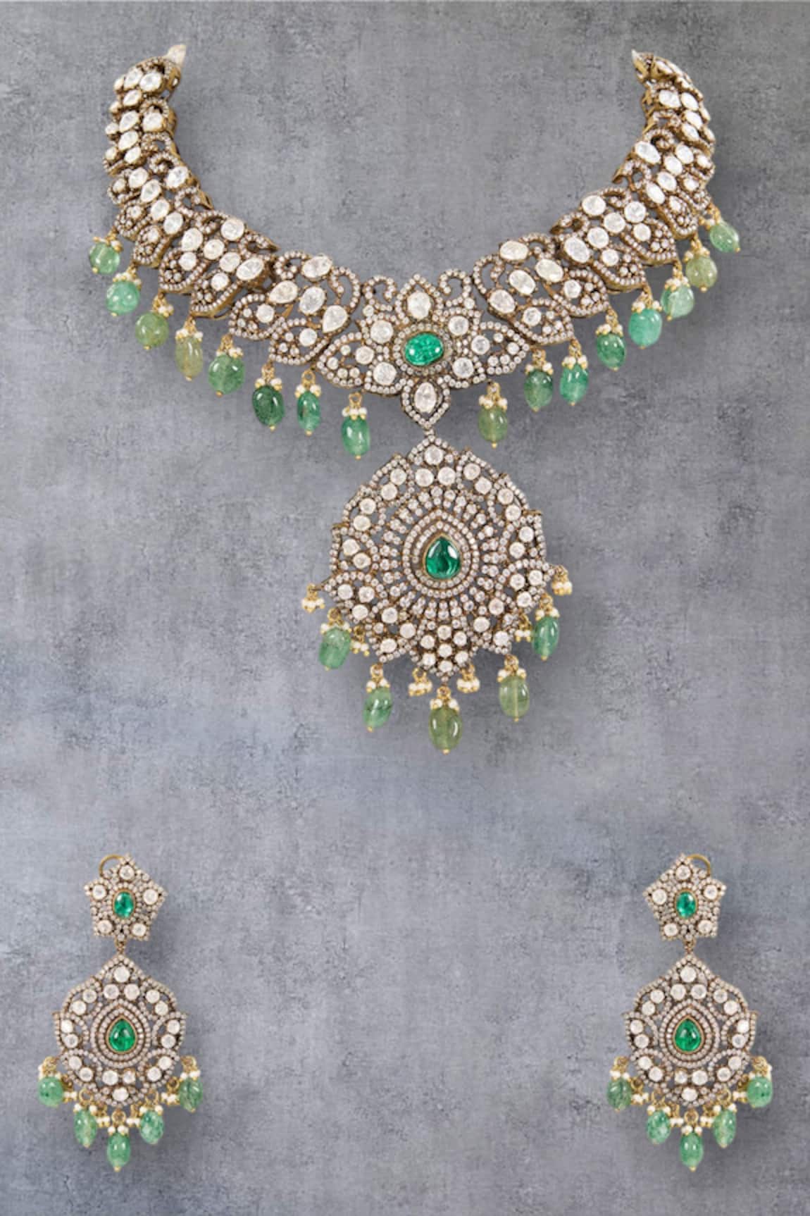 Auraa Trends Kundan Embellished Choker Set