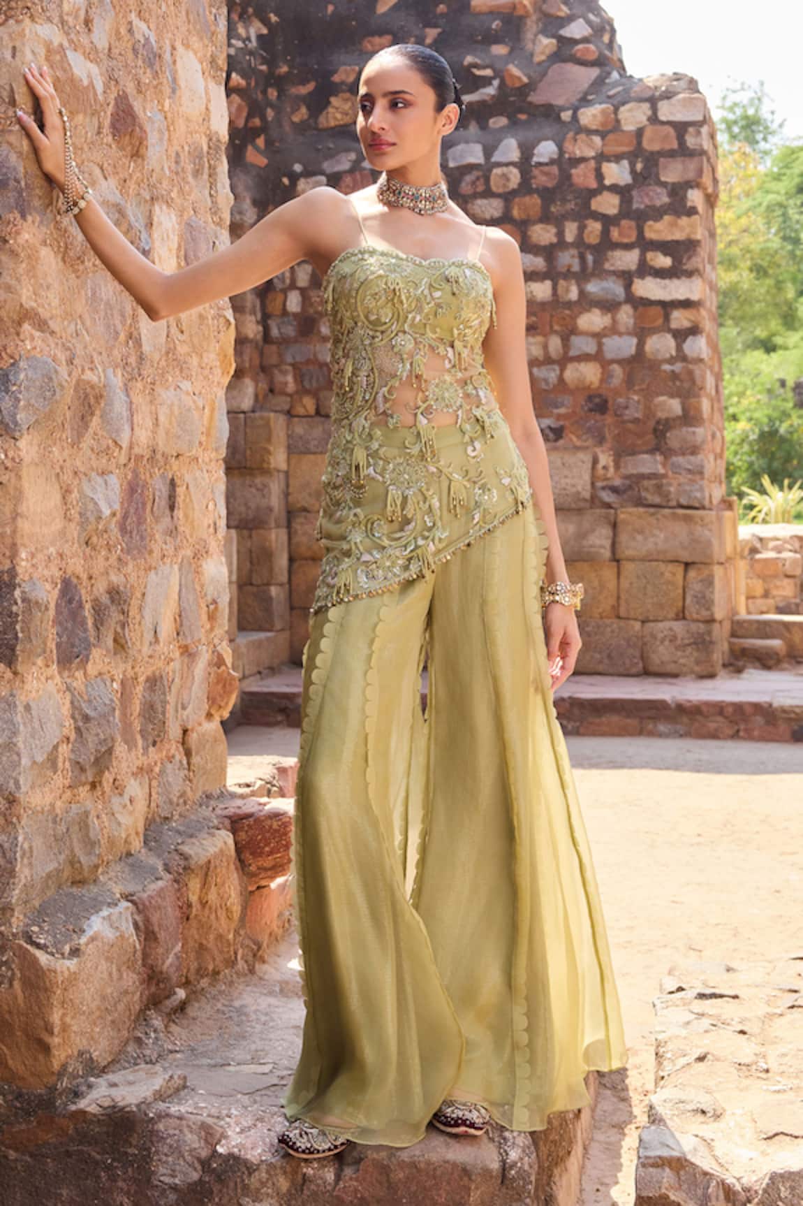 Awigna Embroidered Tunic & Sharara Set 