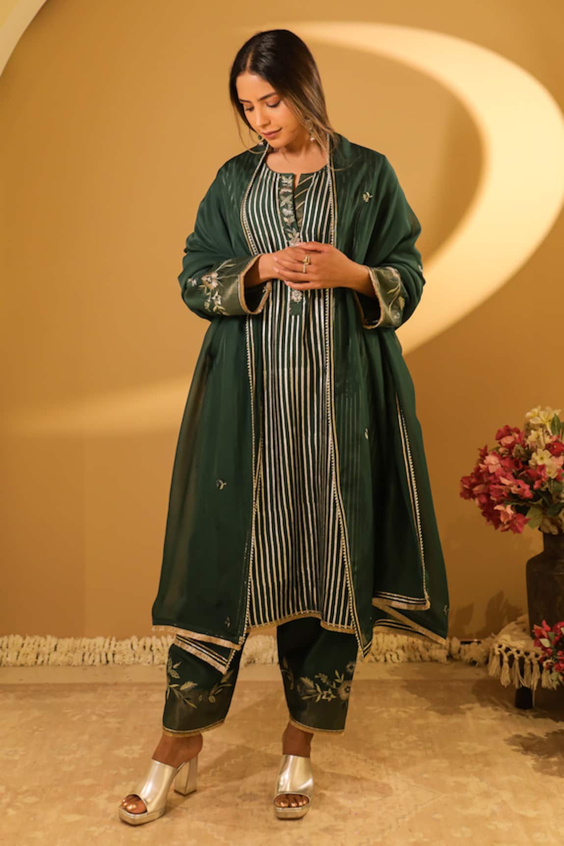 BO Tree Naila Thread Embroidered Kurta Set 