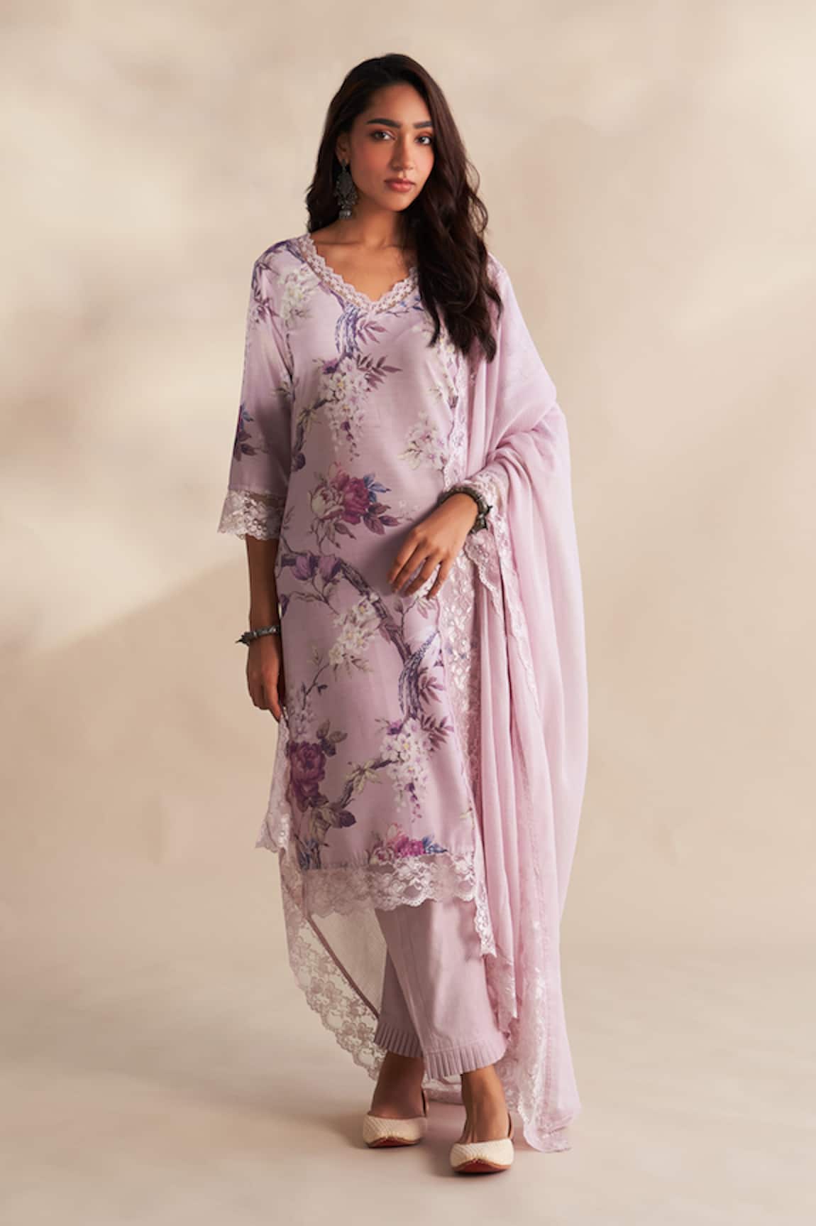 Roze Samaira Floral Pattern Kurta Set