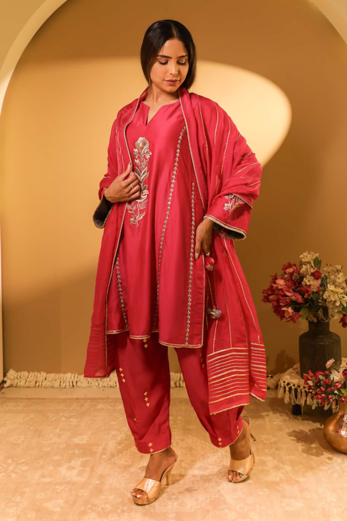 BO Tree Sama Thread Embroidered Short Kurta Set 