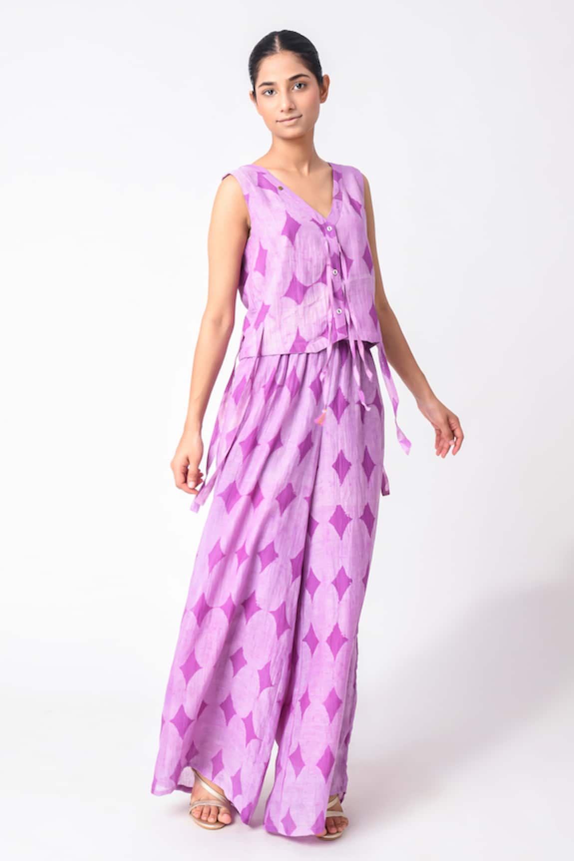 Jayati Goenka Chanderi Silk Printed Vest & Pant Set 
