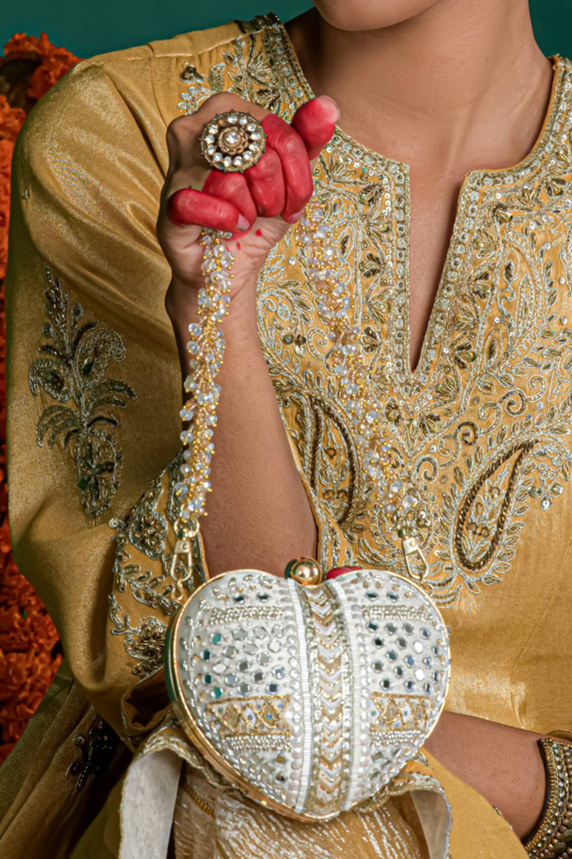Doux Amour Manzar Embroidered Clutch 
