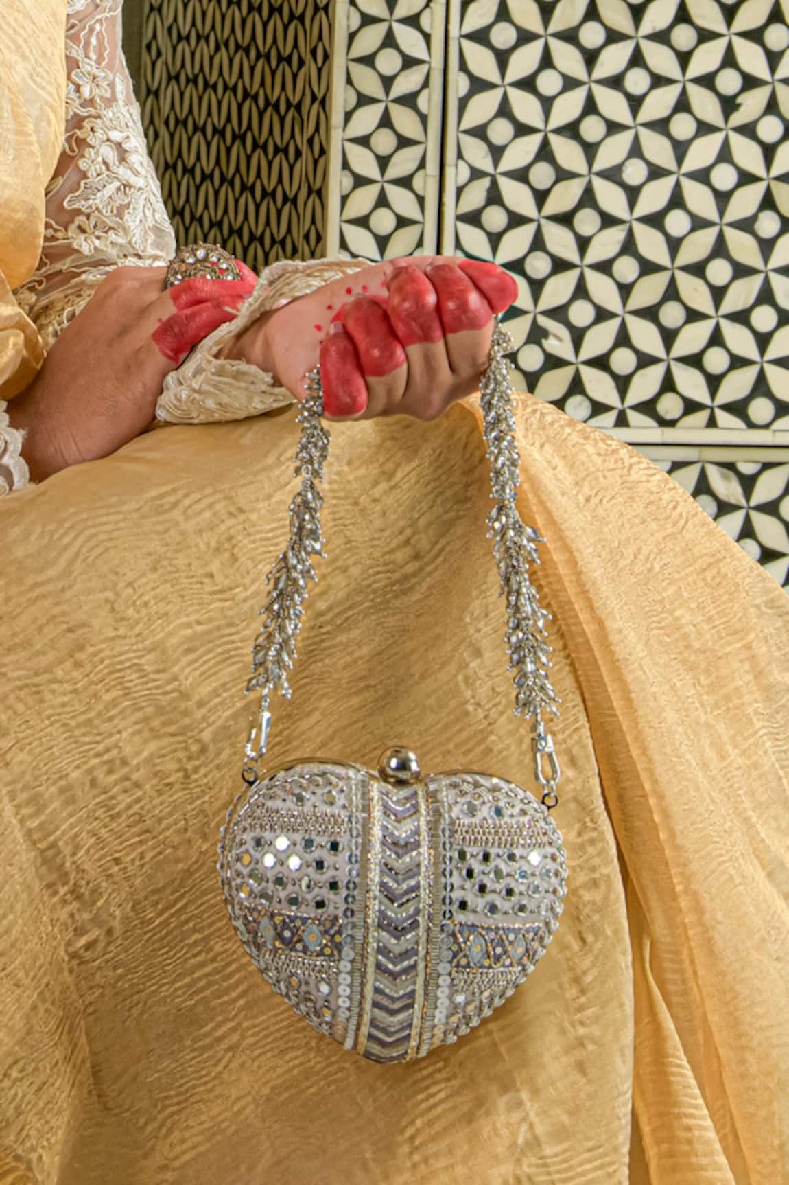 Doux Amour Manzar Embroidered Clutch 