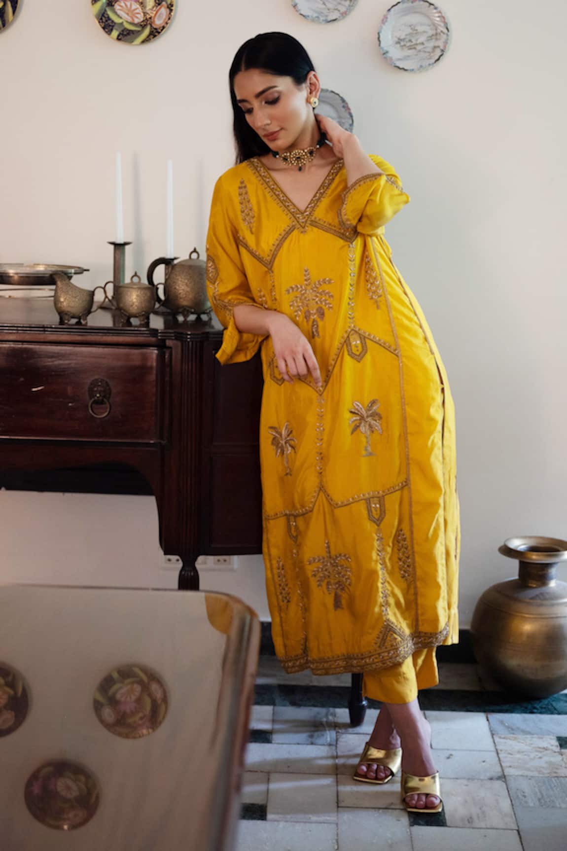 Shorshe Clothing Shalimaar Embroidered Kurta With Pant 
