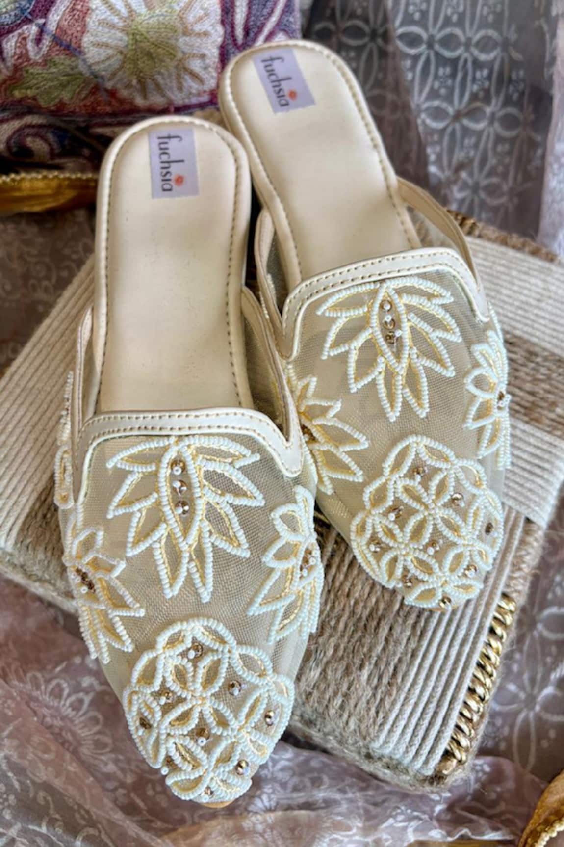 Fuchsia Lotus Embroidered Mojaris 