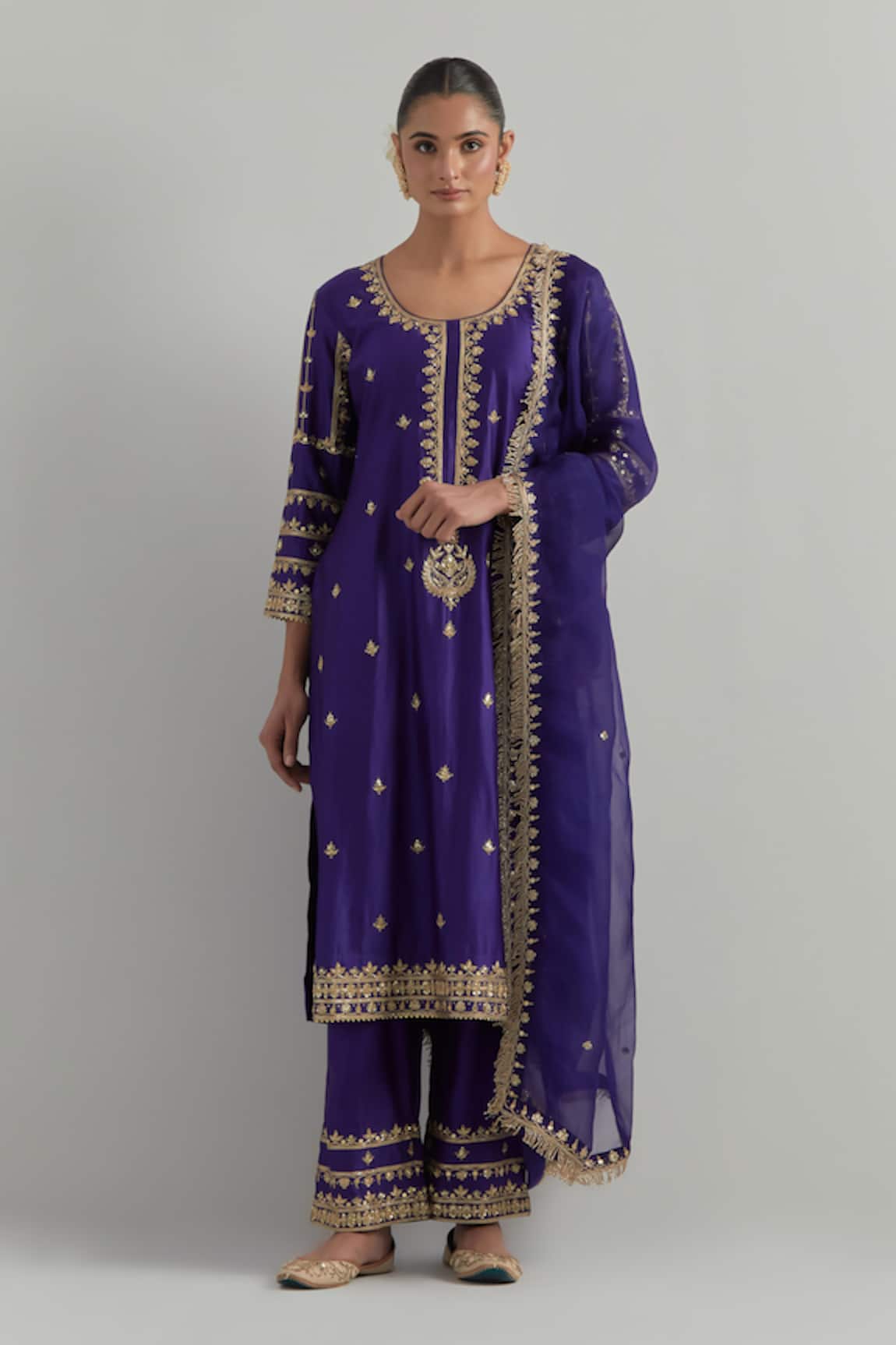 Ikshita Choudhary Floral Embroidered Chanderi Kurta Set 