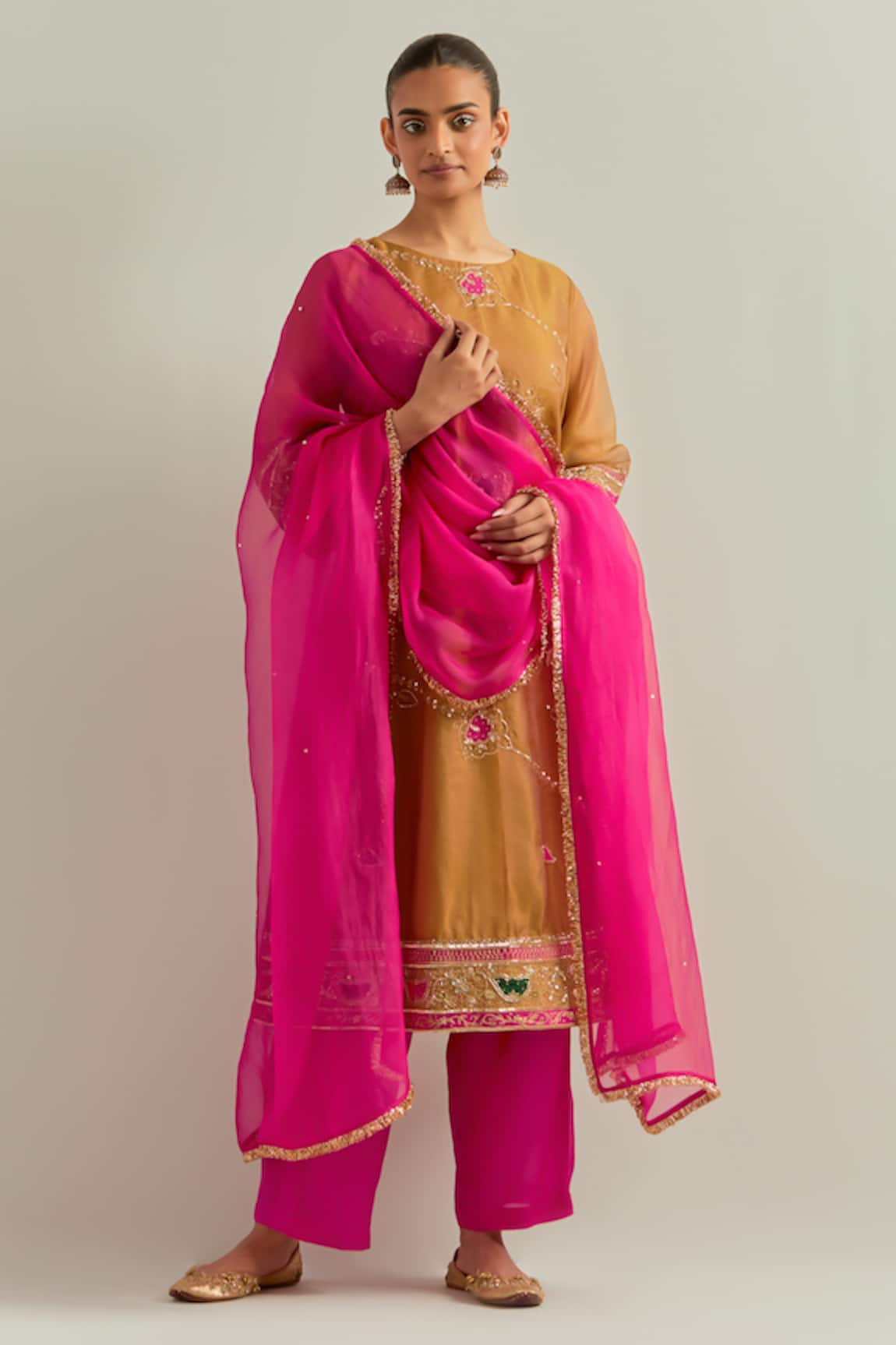 Ikshita Choudhary Embroidered Kurta Set 