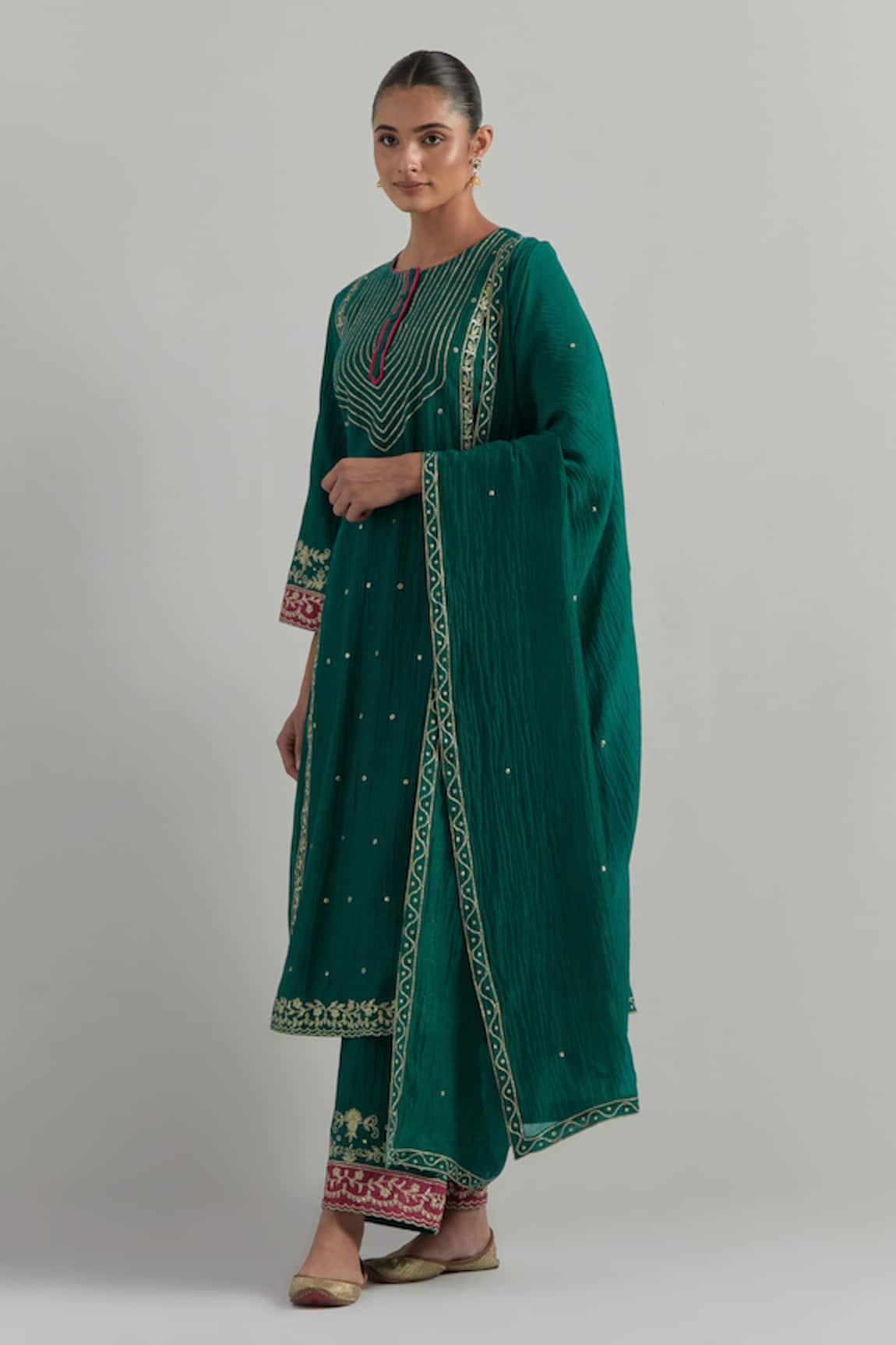 Ikshita Choudhary Embroidered Chanderi Kurta Set 