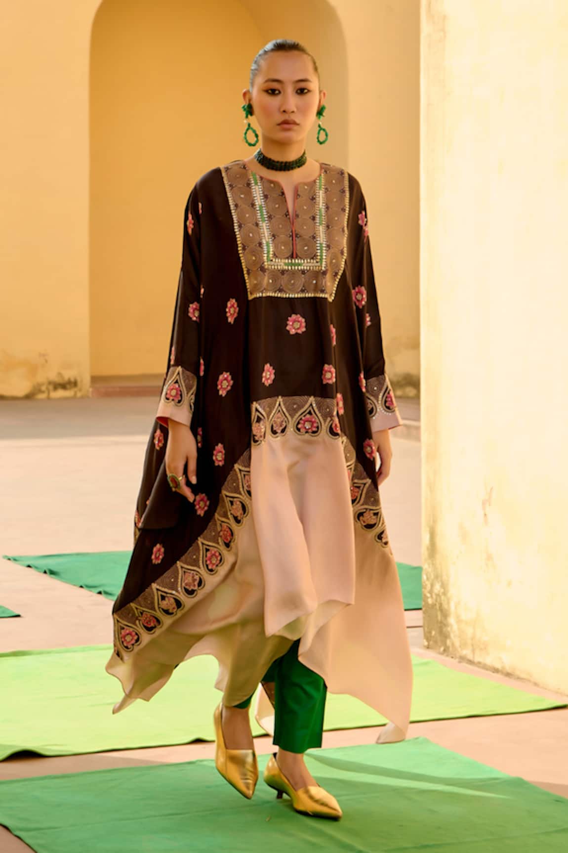 Swati Vijaivargie Rani Floral Pattern Cape With Pant 