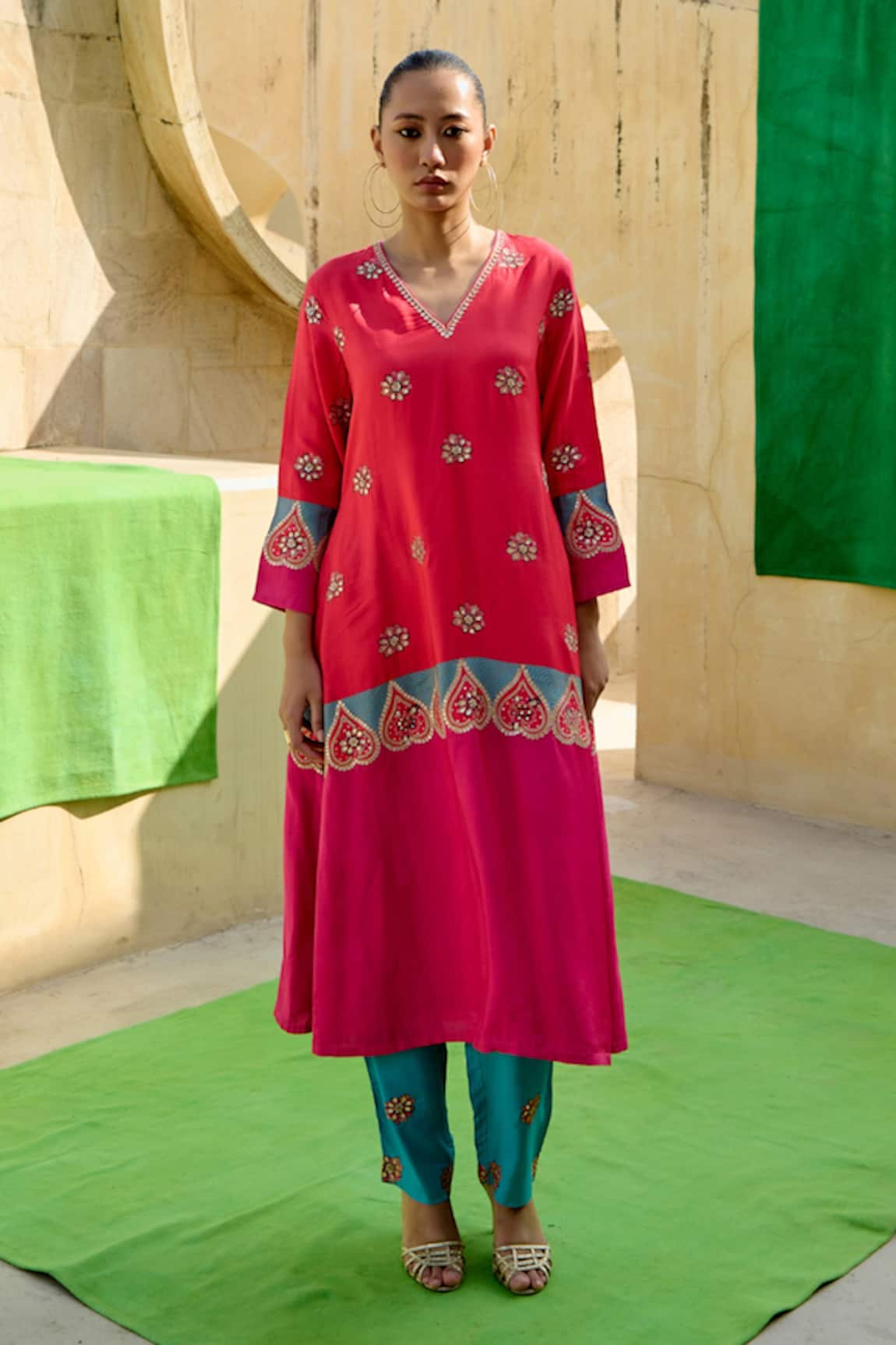 Swati Vijaivargie Floral Butti Pattern Kurta With Pant 