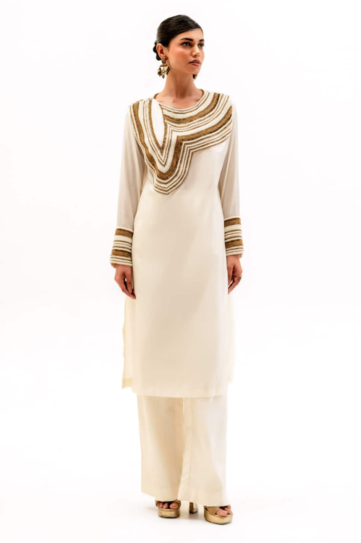Garo Asymmetric Embroidered Kurta With Pant 