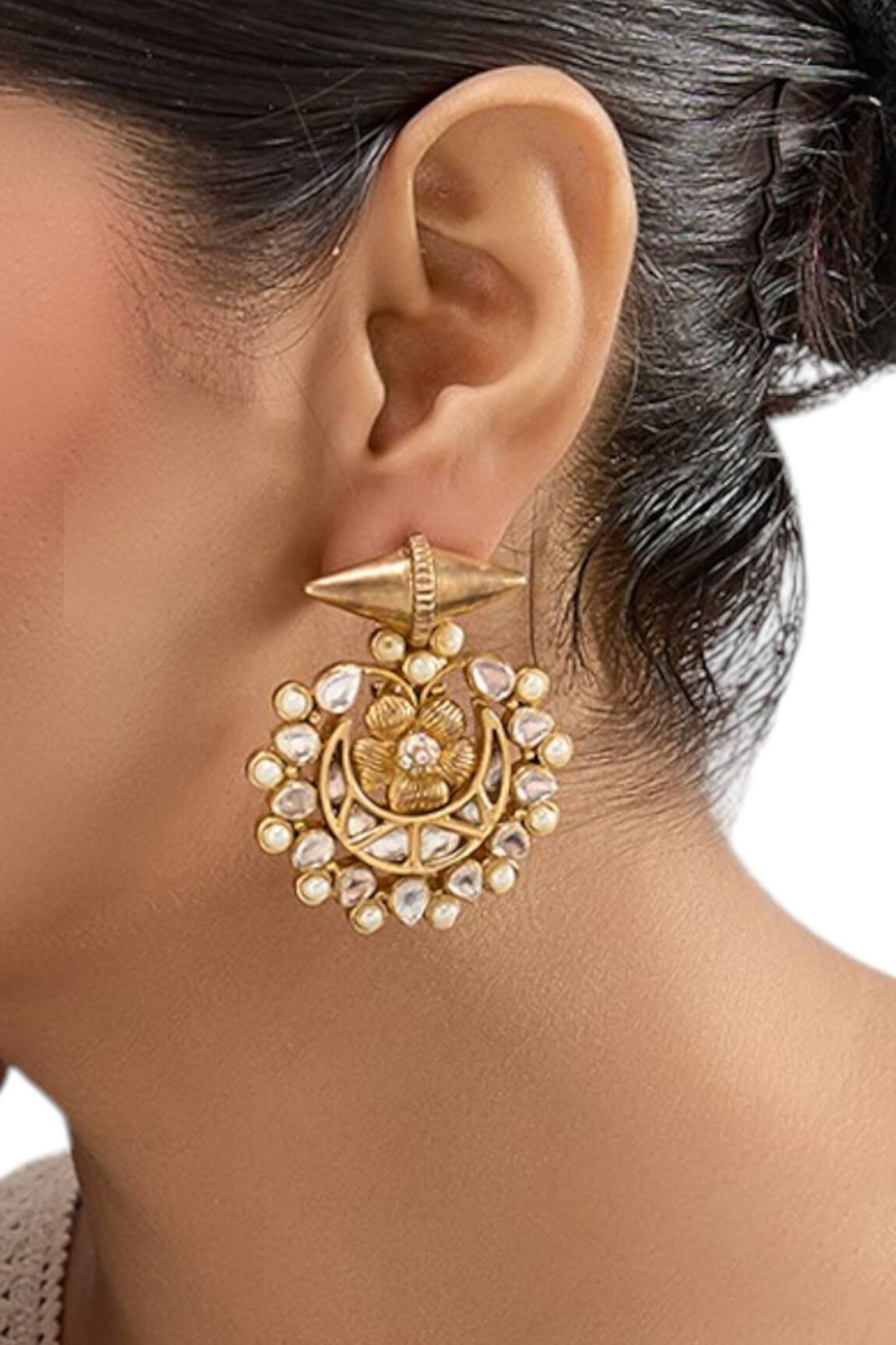 Auraa Trends Matte Gold-Plated Kundan Stud Earrings 