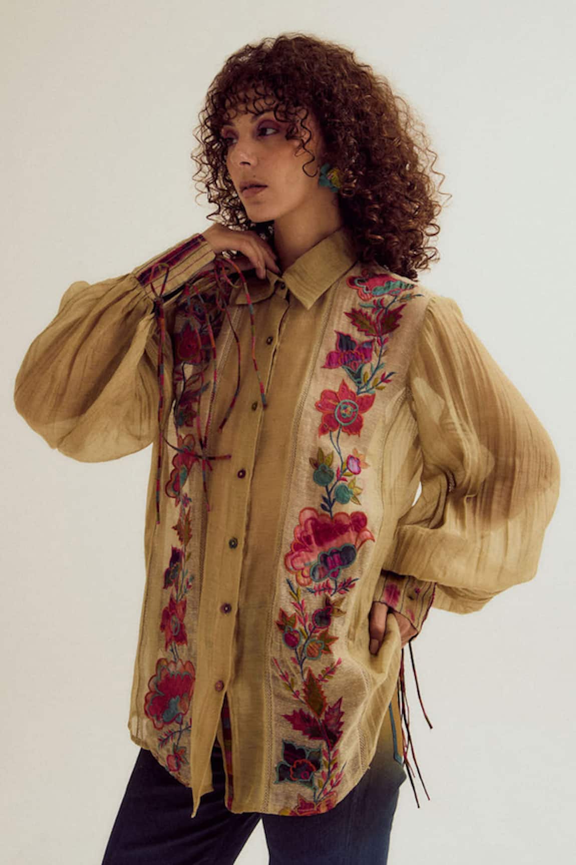 Capisvirleo Camellia Embroidered Ecru Shirt