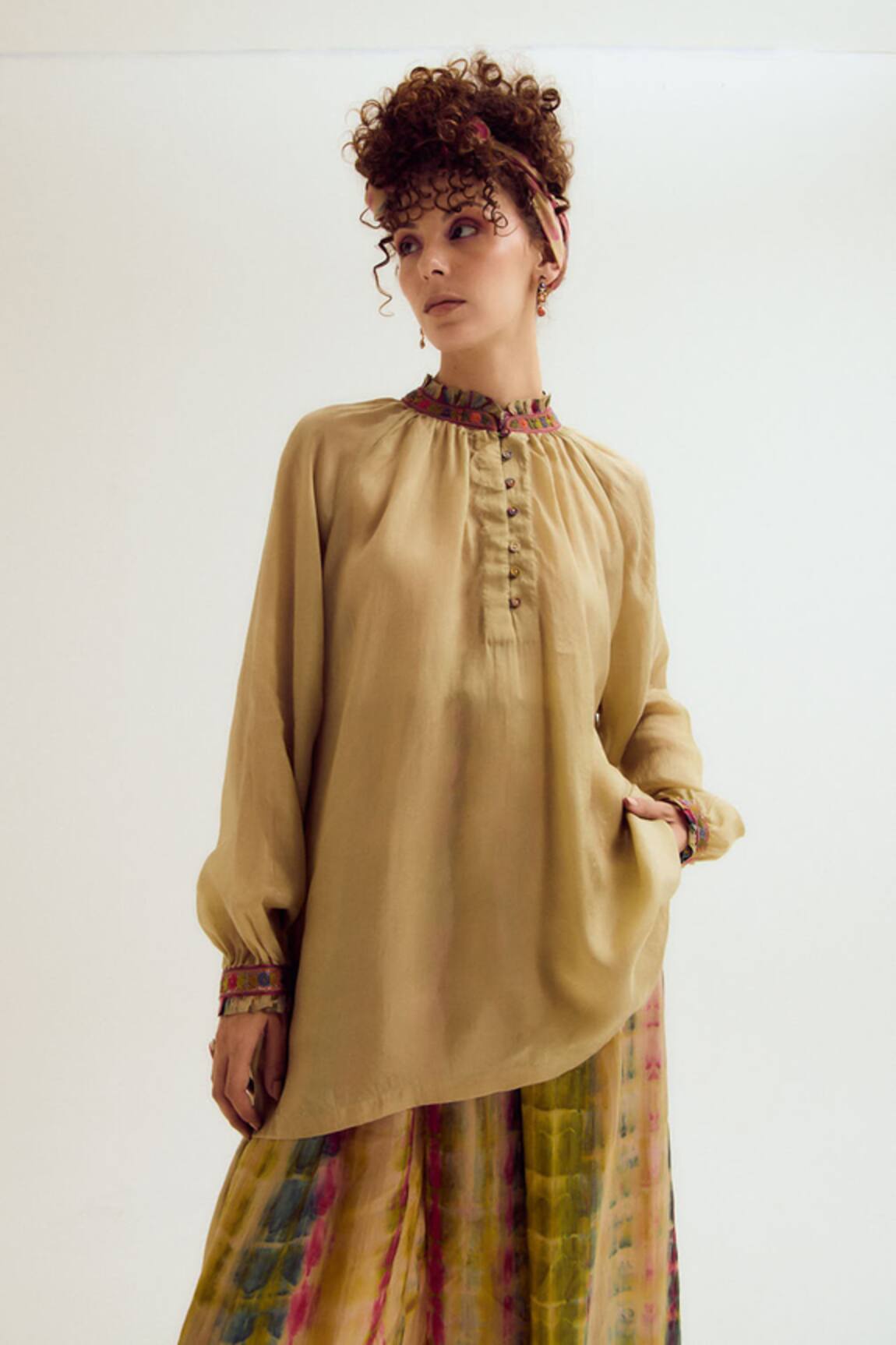 Capisvirleo Eila Embroidered Ecru Shirt