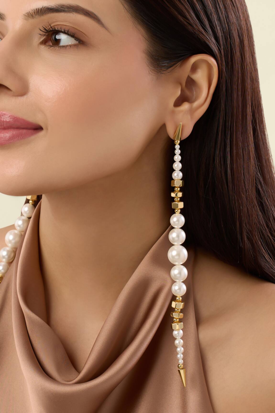 Isharya Shoulder Duster Pearl Earrings 