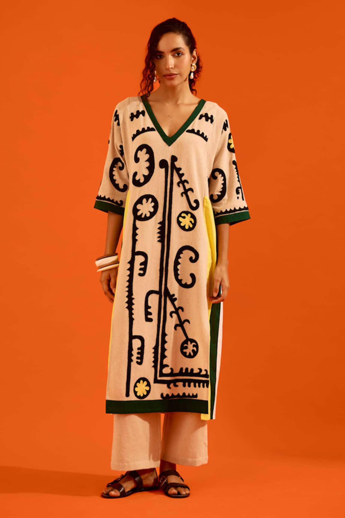 Indian Summer Story Thread Embroidered Kurta & Pant Set 