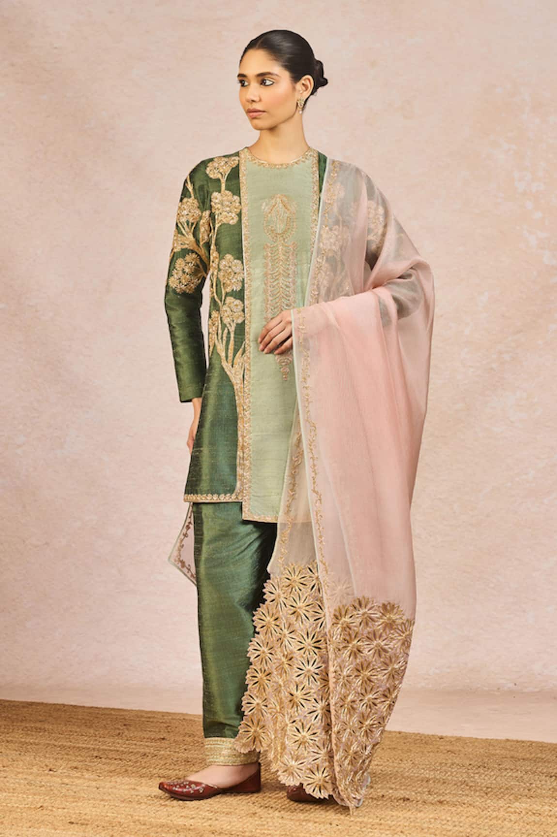 Masaba Jaise Koi Sapna Embroidered Kurta Set 