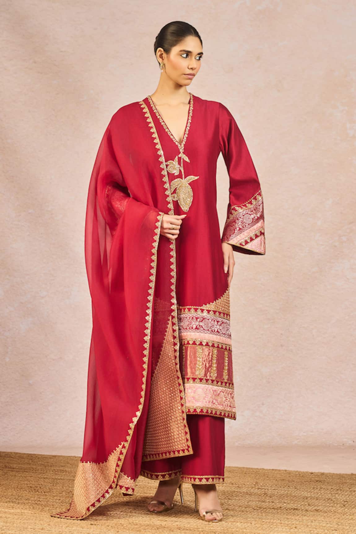 Masaba Baat Ban Gyi Embroidered Kurta Set 