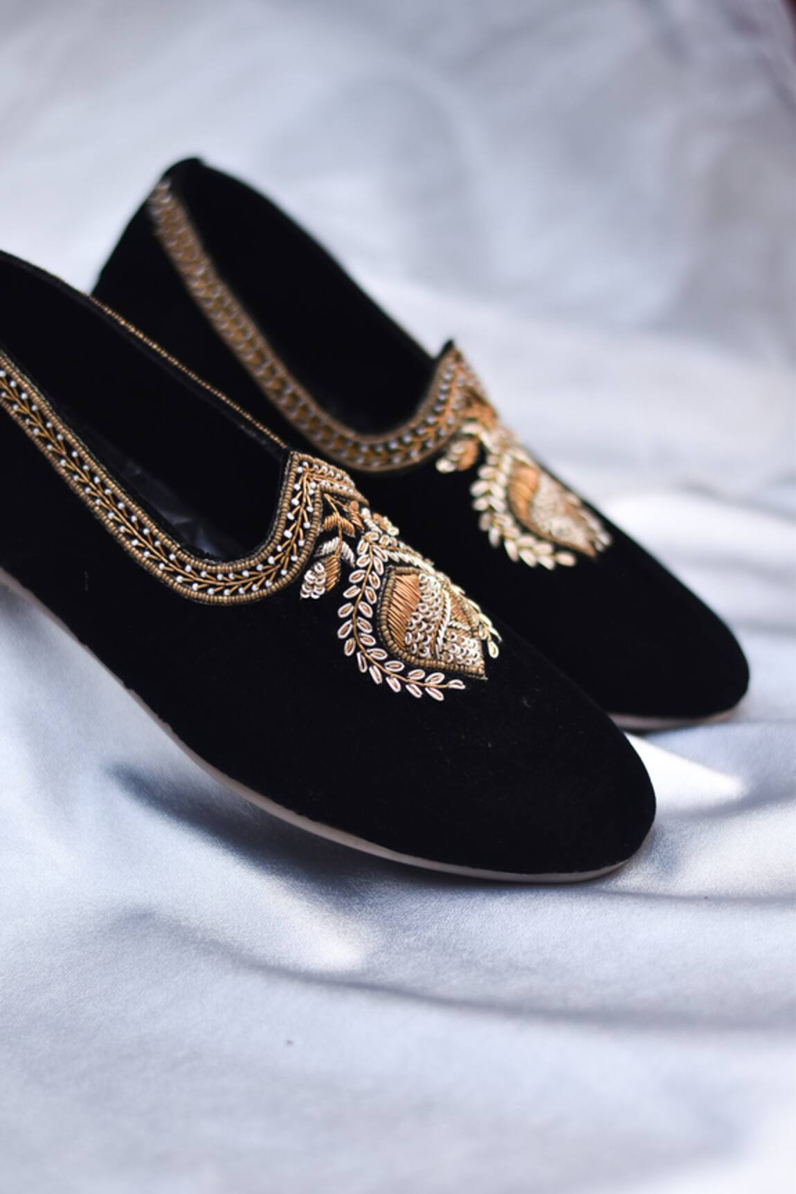 Around Always Gus Crest Embroidered Mojaris 