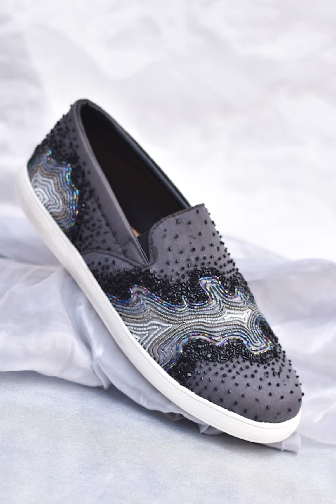 Around Always Liv Cutdana Embroidered Sneakers 