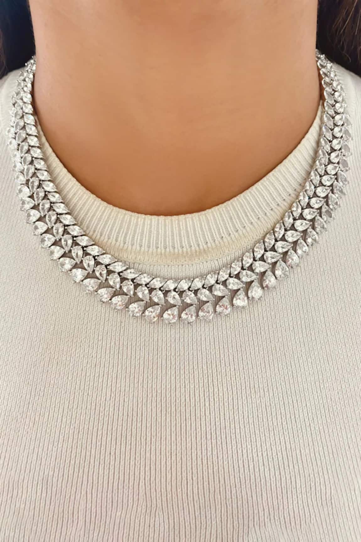 Prerto Leaflet Diamond Tear Drops Necklace Set 