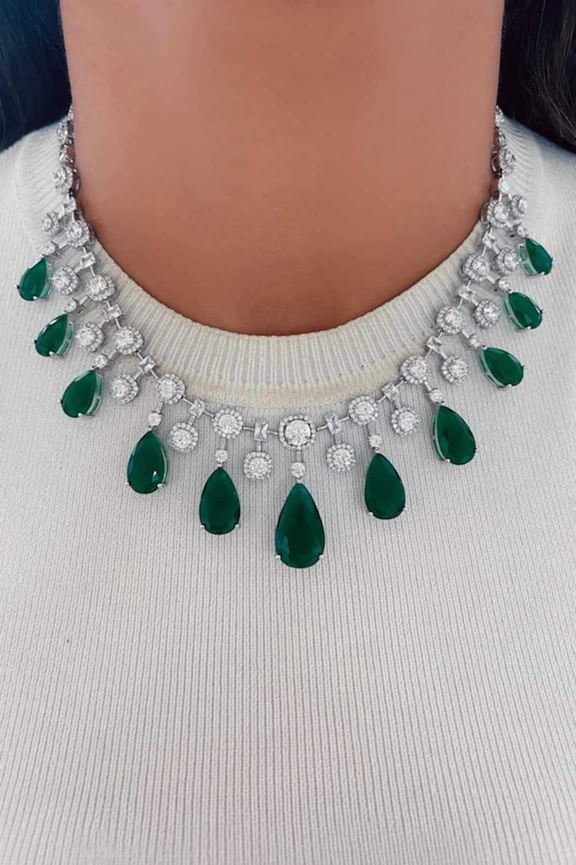 Prerto Rabta Emerald Tear Drops Circular Diamond Necklace Set 