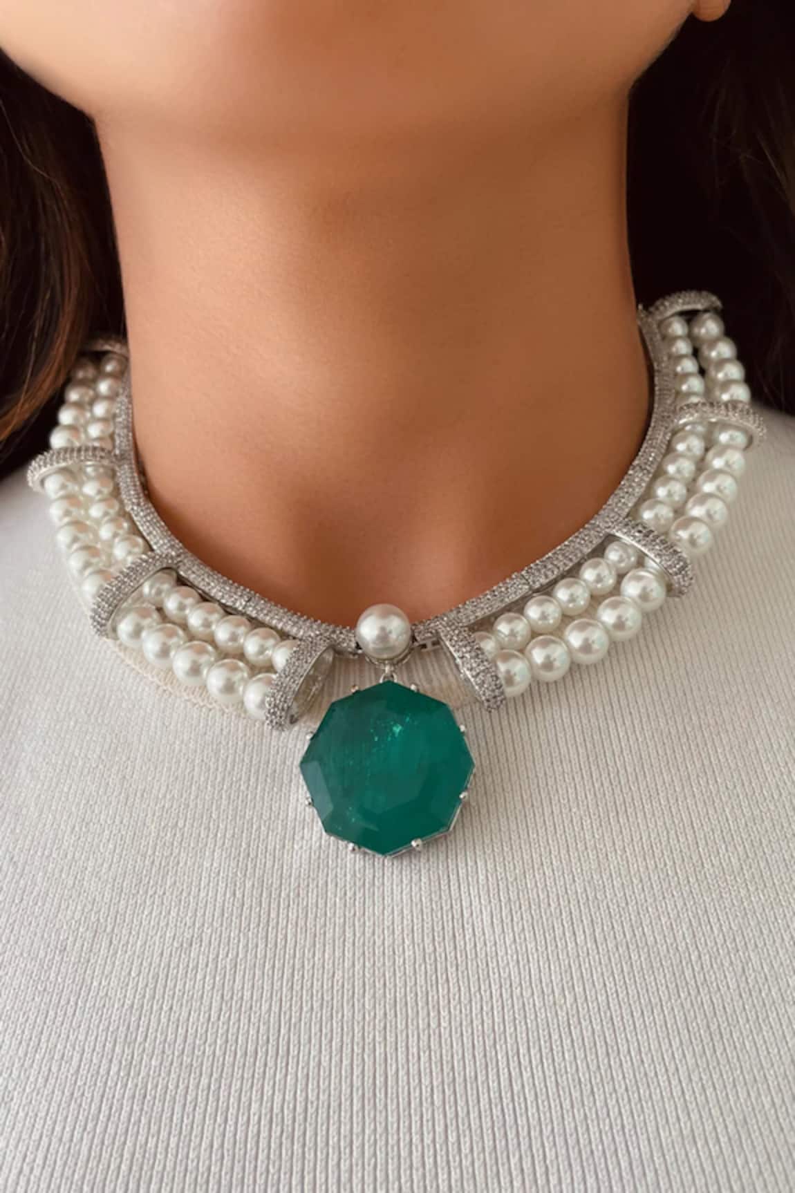 Prerto Hexagon Emerald Pearl & Diamond Necklace Set 