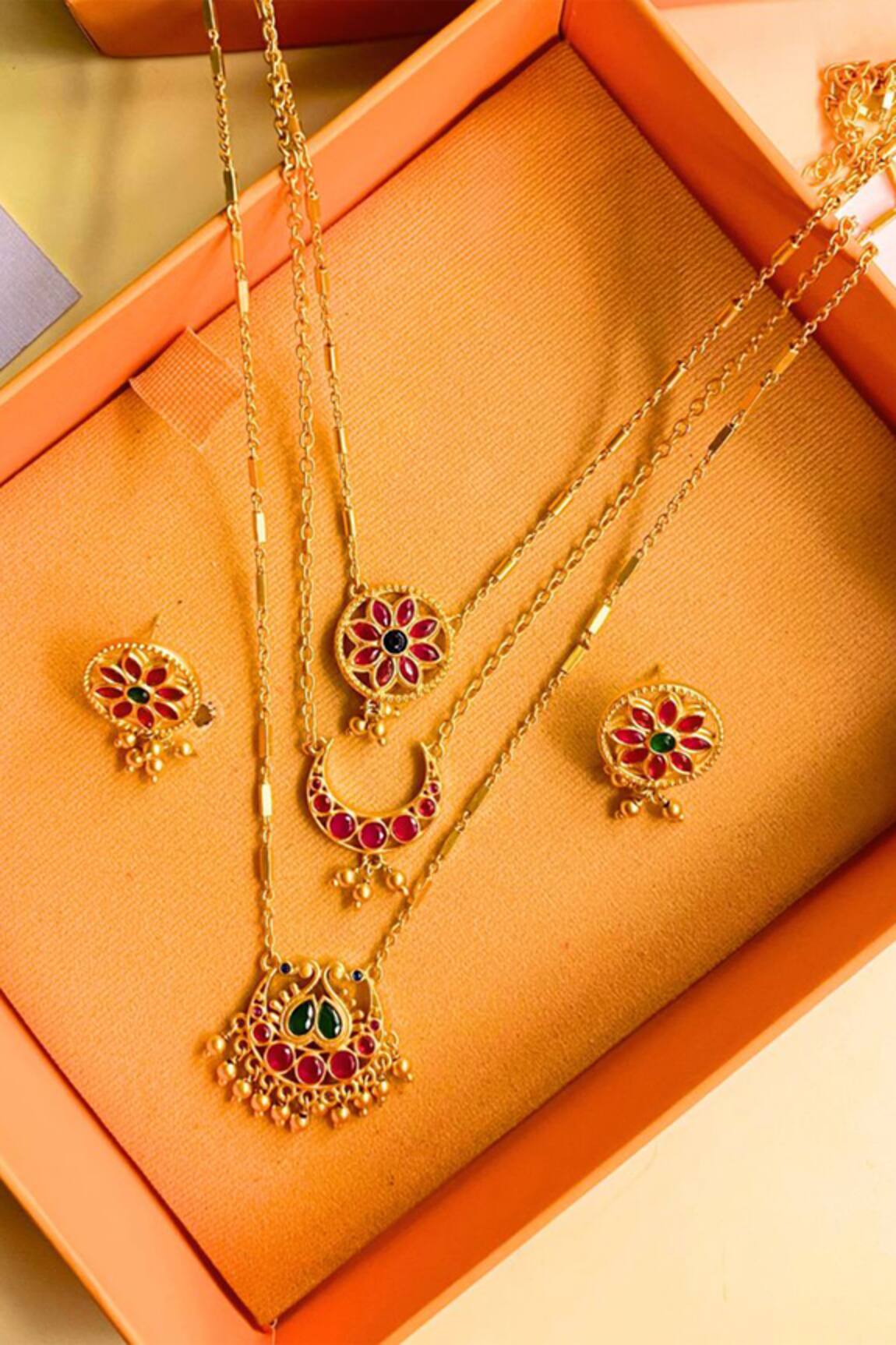 Zariin Floral Motif Necklace Set 