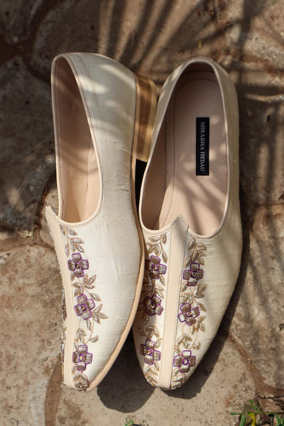 Shradha Hedau Footwear Couture Aaryan Floral Embroidered Mojadi 