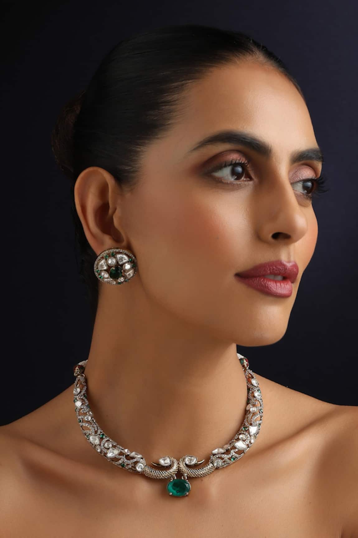 Swabhimann Emerald Hasli Necklace Set 