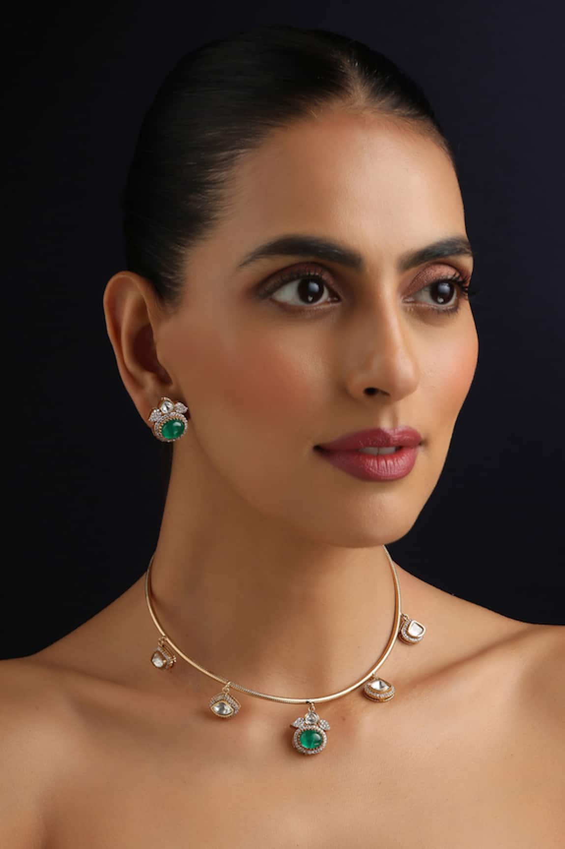 Swabhimann Emerald Hasli Necklace Set 