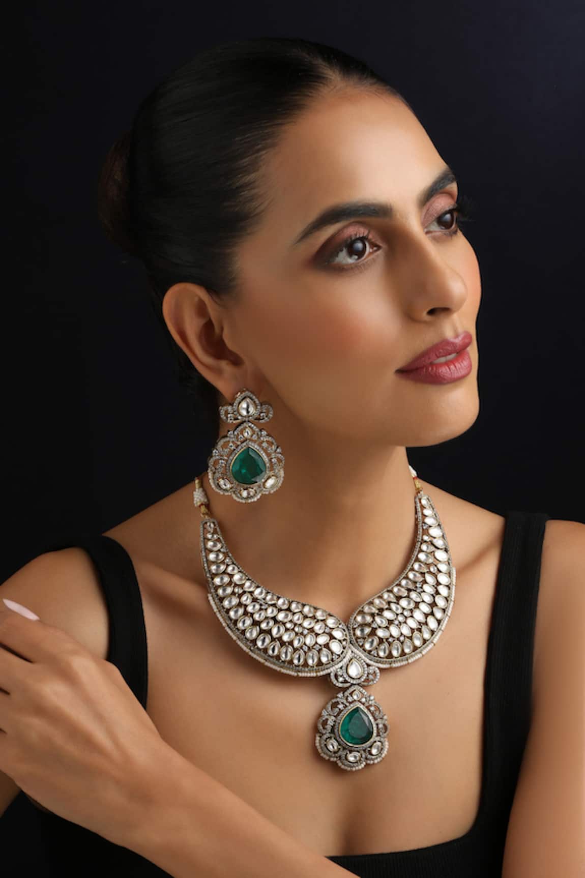 Swabhimann Emerald & Polki Necklace Set 