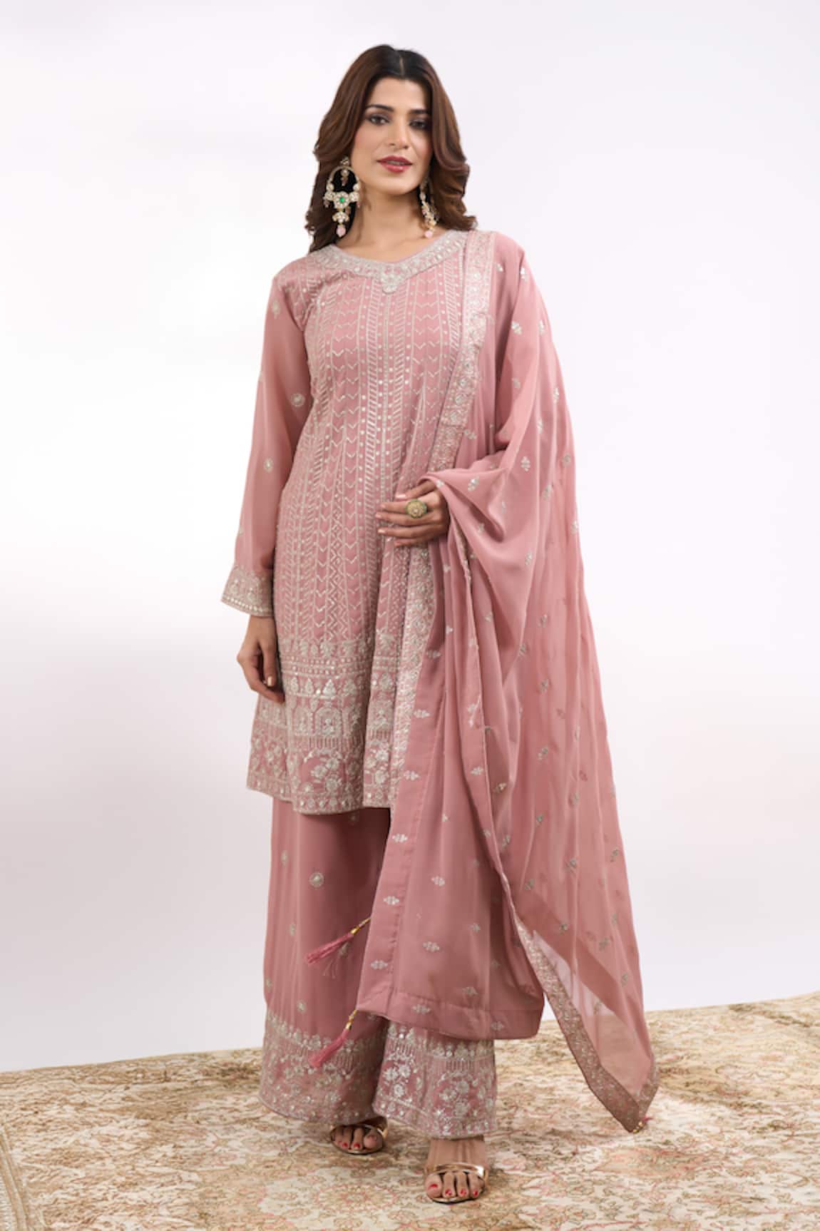 Alaya Advani Flower Embroidered Kurta Set