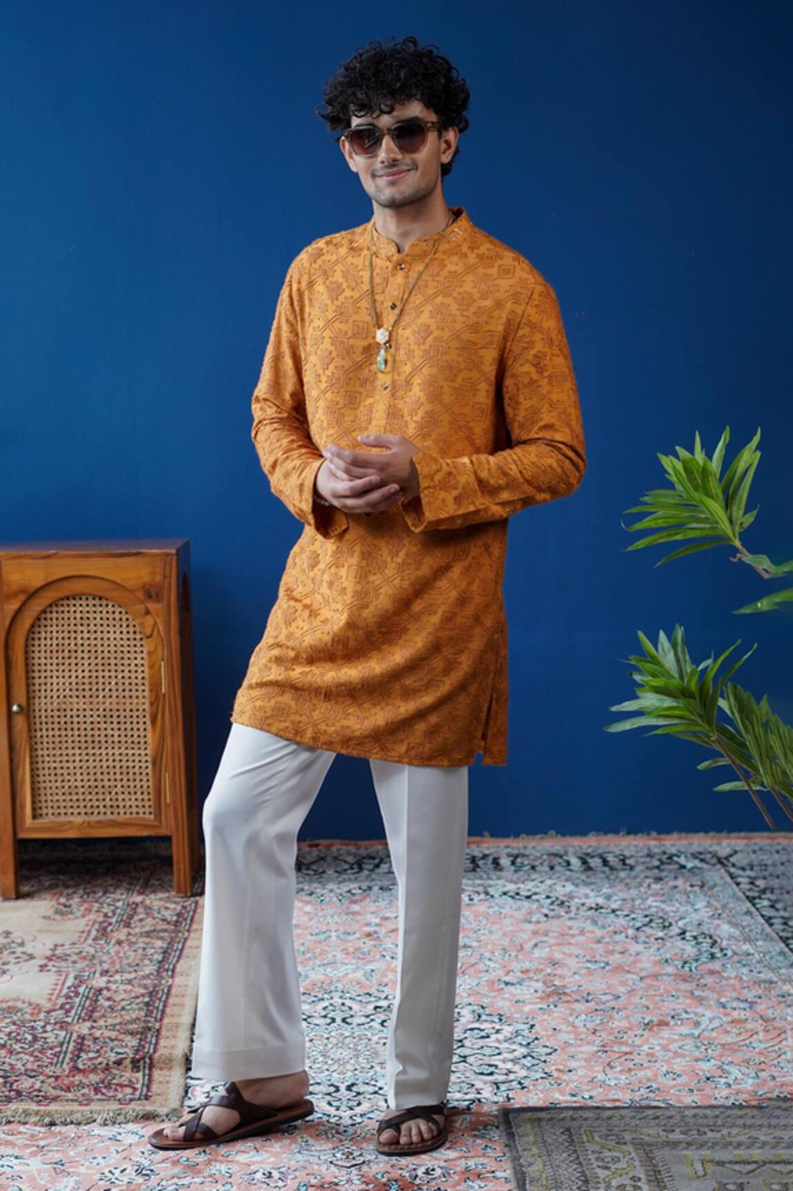 Philocaly Kanak Pitta Embroidered Geometric Motif Kurta 