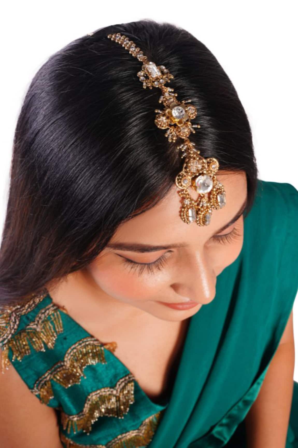 Vaidaan Vanya Embellished Maangtikka 