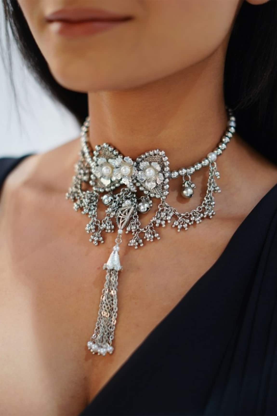 Vaidaan Nirali Embellished Choker 