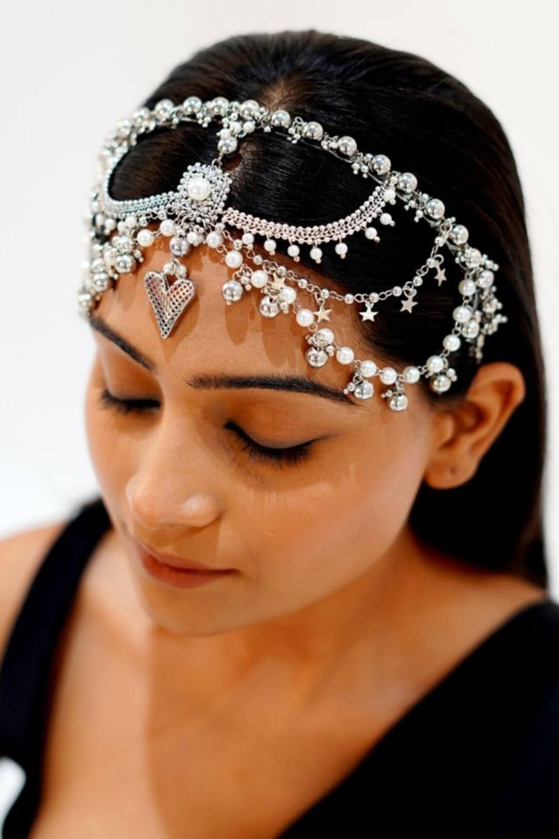 Vaidaan Liana Embellished Mathapatti 