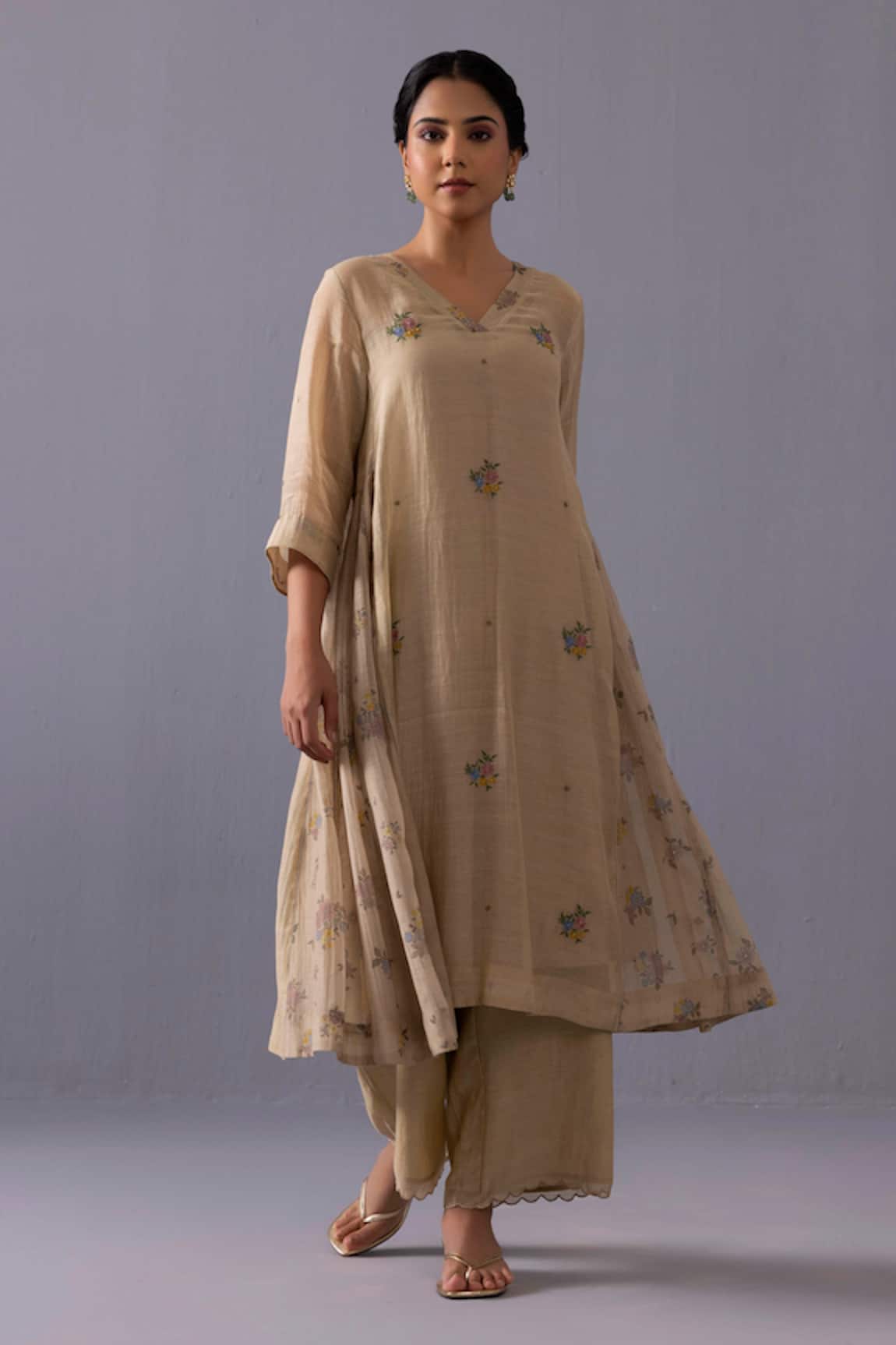 Label Shreya Sharma Sagarika Thread Placement Embroidered Kurta Set