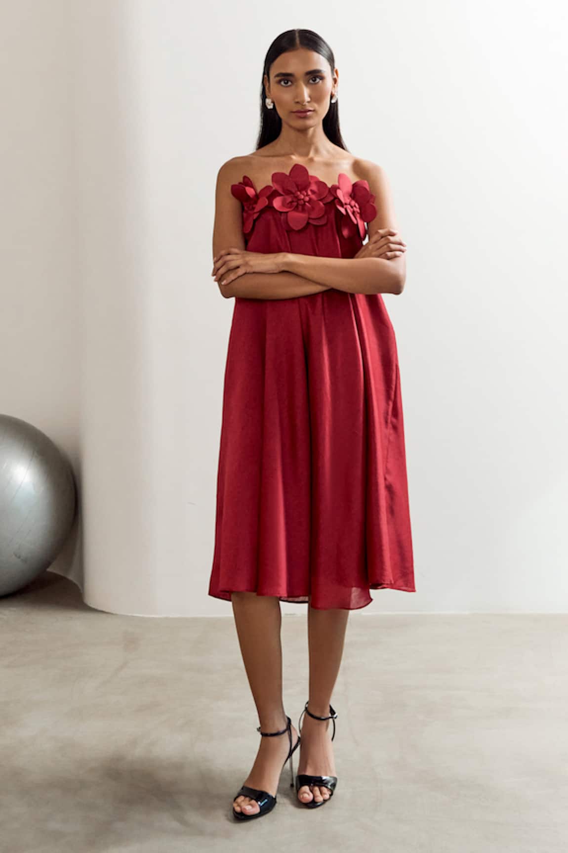 Notsosure 3D Floral Embellished Tube Dress