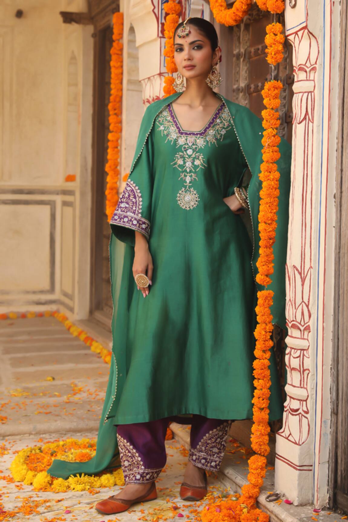 Amoree india Heena Embroidered Kurta Set 