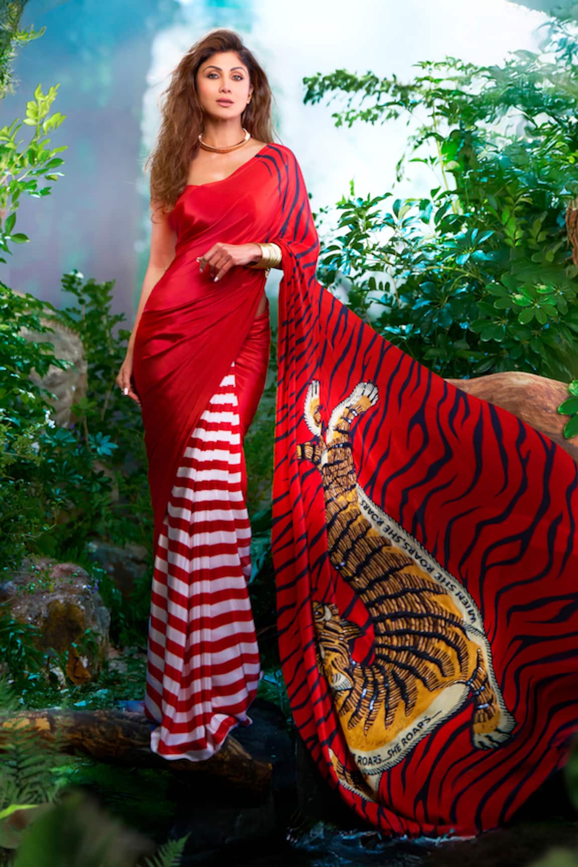 Aza X Shilpa Shetty Kundra Stripe Placement Print Saree With Blouse 