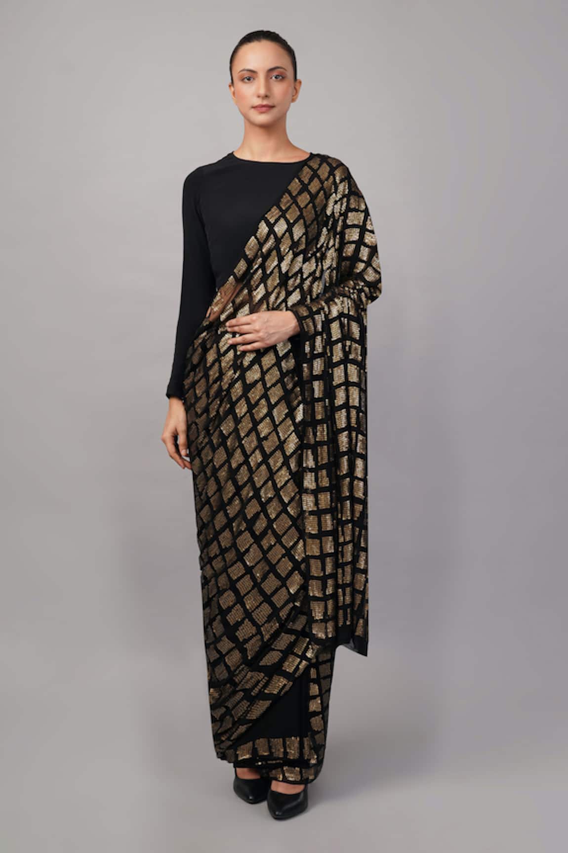 Abraham And Thakore Sequinned Tiles Saree 