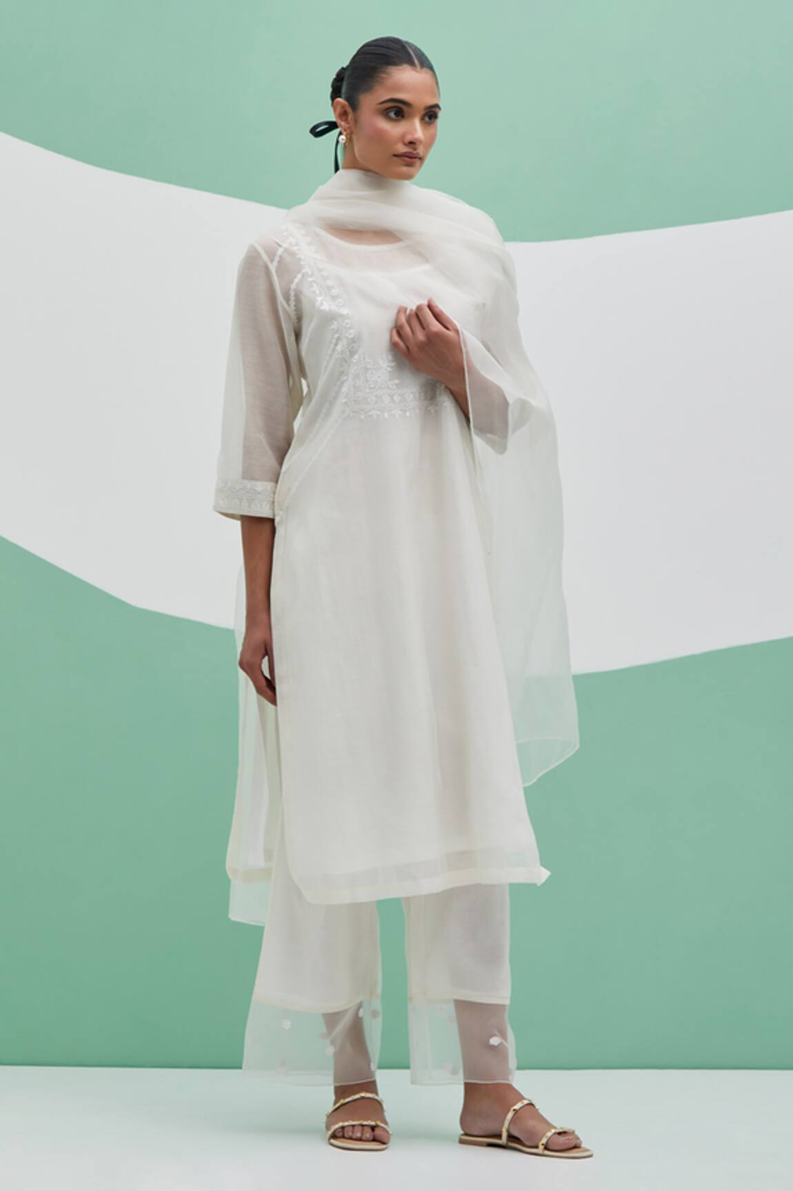 Priya Chaudhary Meenu Embroidered Kurta Set 