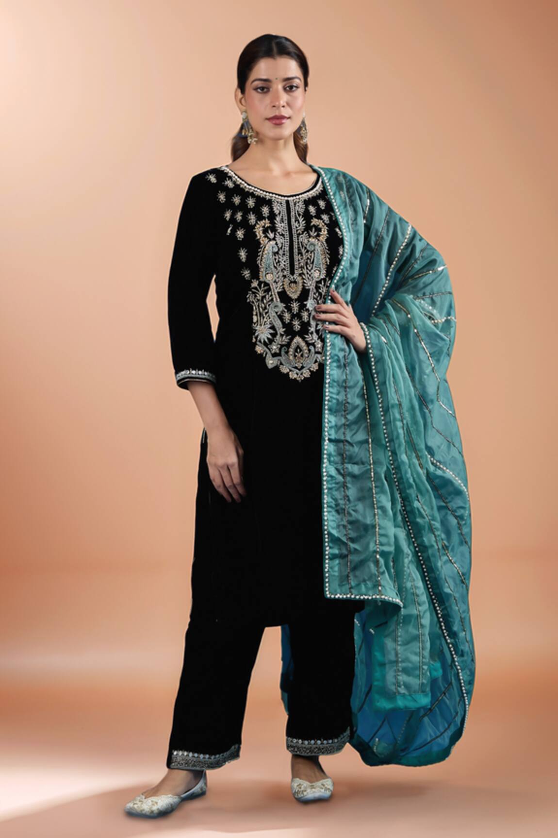 Samyukta Singhania Embroidered Kurta Set 