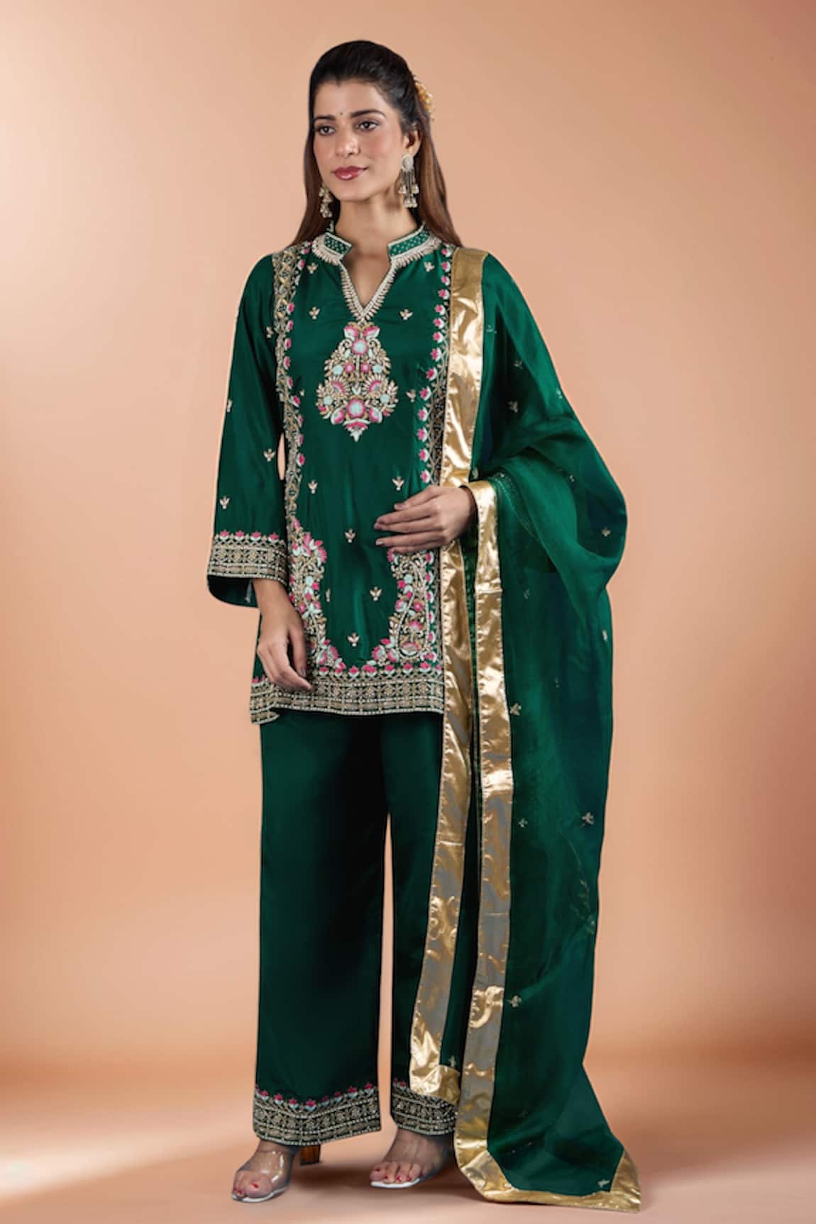 Samyukta Singhania Floral Embroidered Kurta Set 